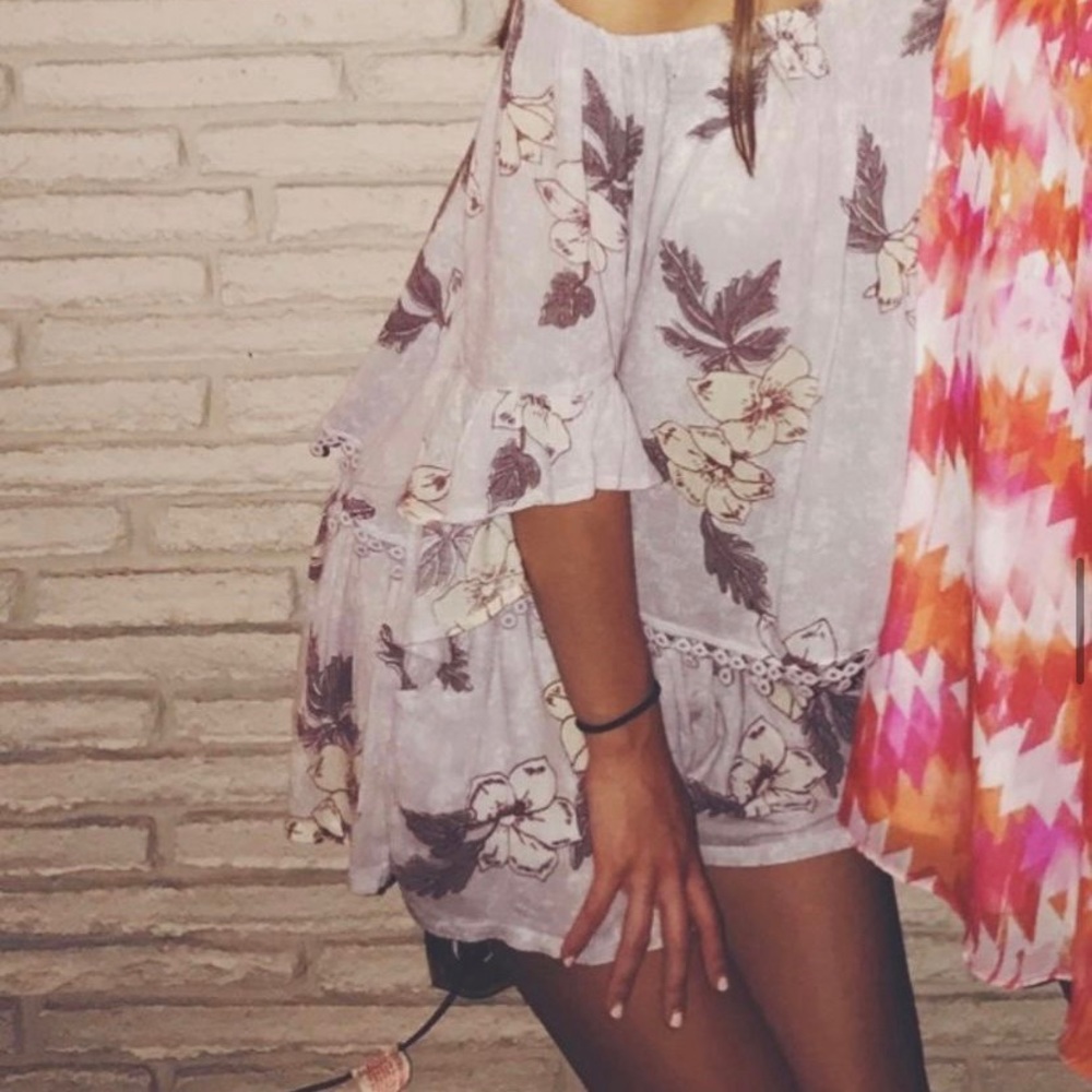 Super cute set (shorts & off the shoulder top). Perfect summer outfit!! Love!